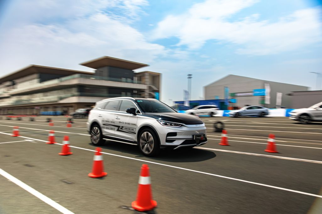 sự kiện ra mắt byd sealion 6