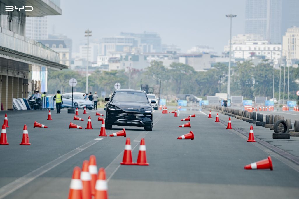 sự kiện ra mắt byd sealion 6