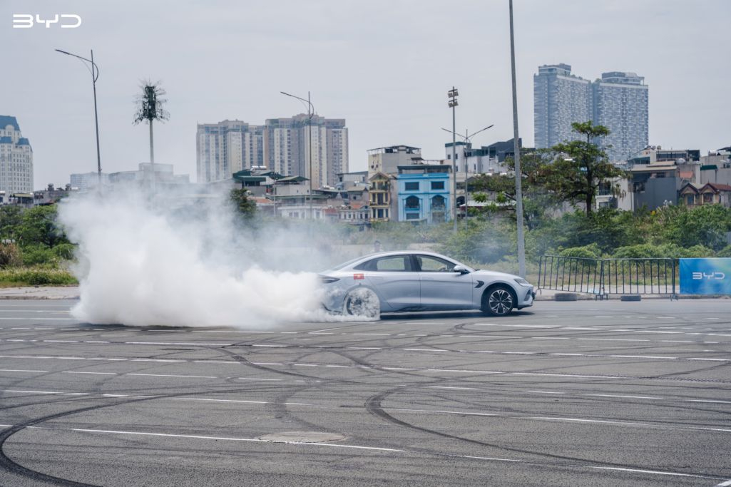 sự kiện ra mắt byd sealion 6