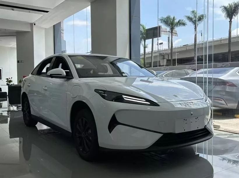 BYD e7