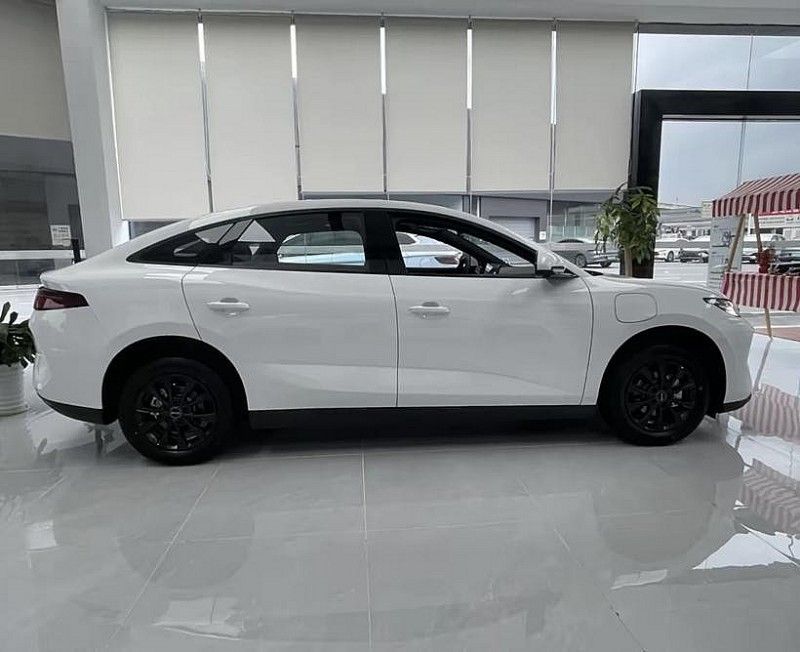 BYD e7